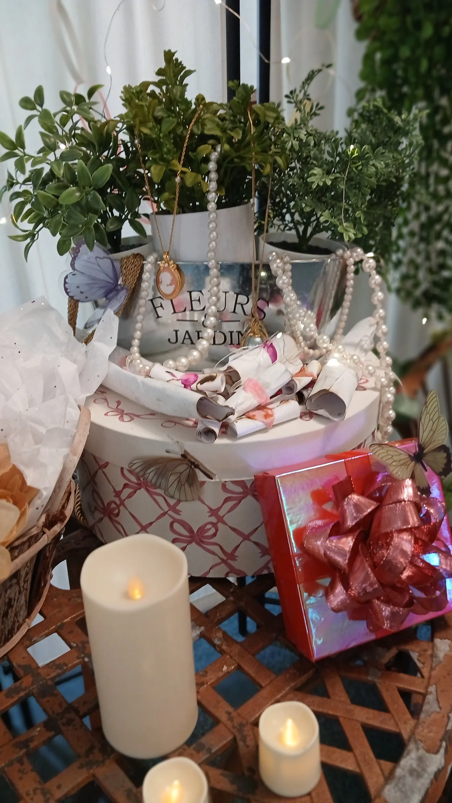 Tea party raffle display details